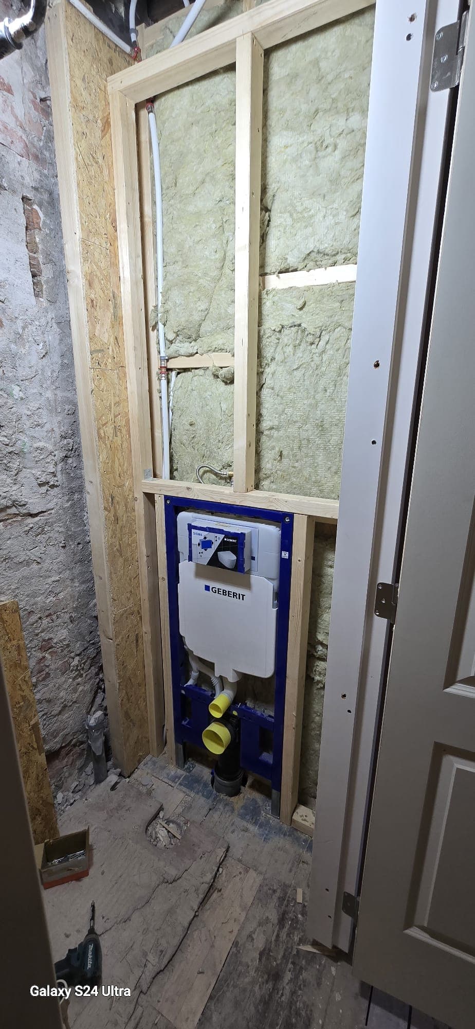 Geberit inbouwframe installatie voor zwevend toilet