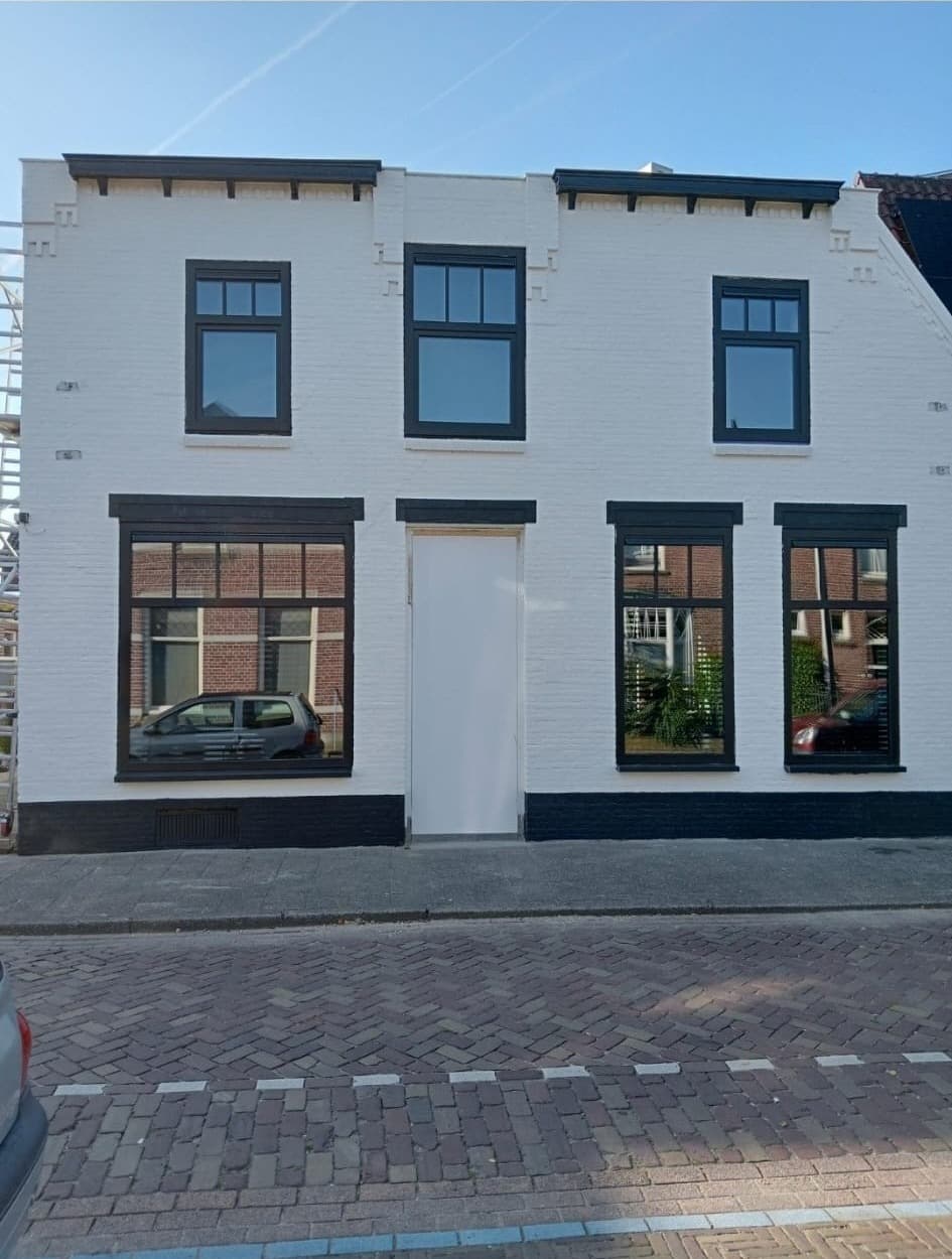 Buitenschilderwerk aan woning in de Randstad door Westpro Renovatie
