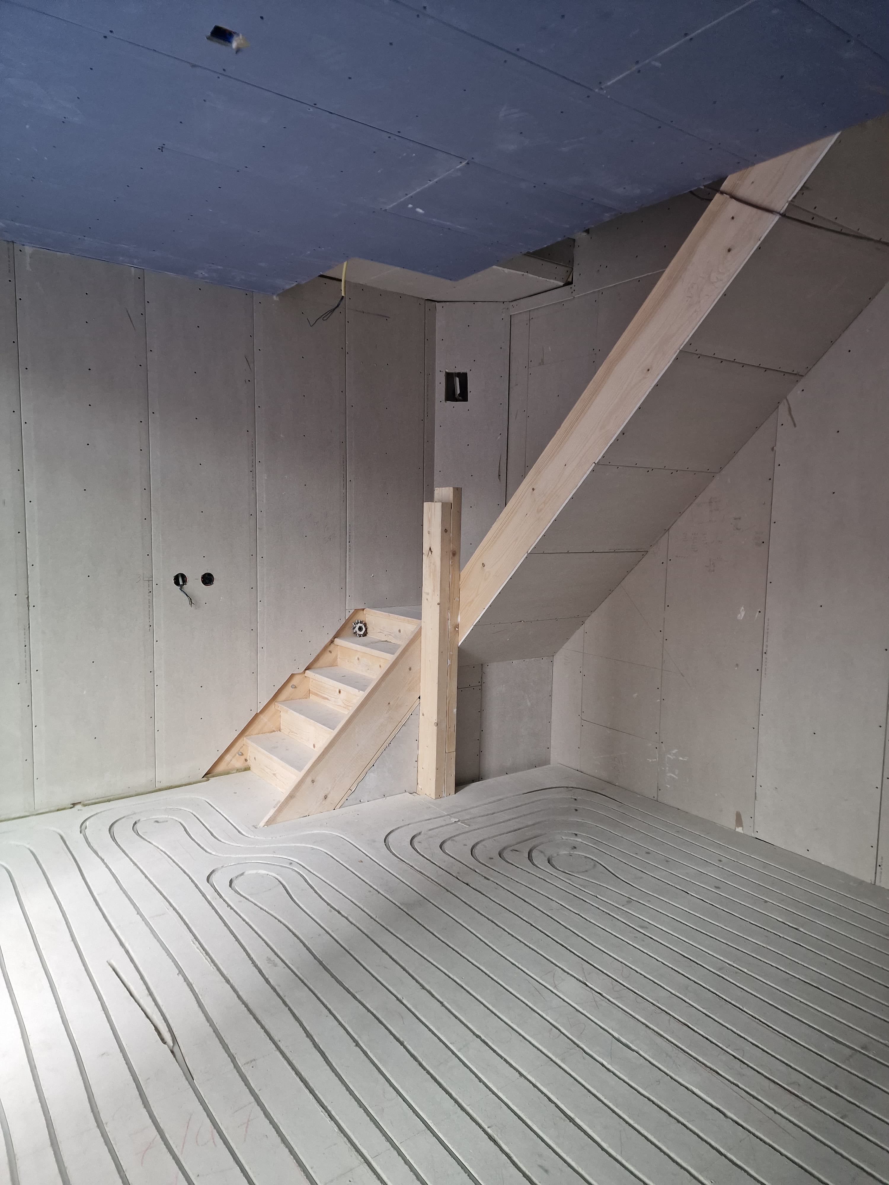 Vloerverwarming en dekvloer aanleg