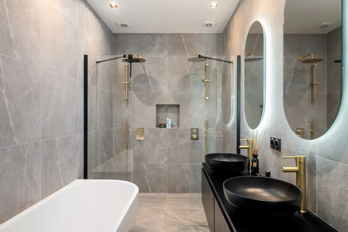 Welke aannemer voor je badkamer renovatie: essentiële checkpunten